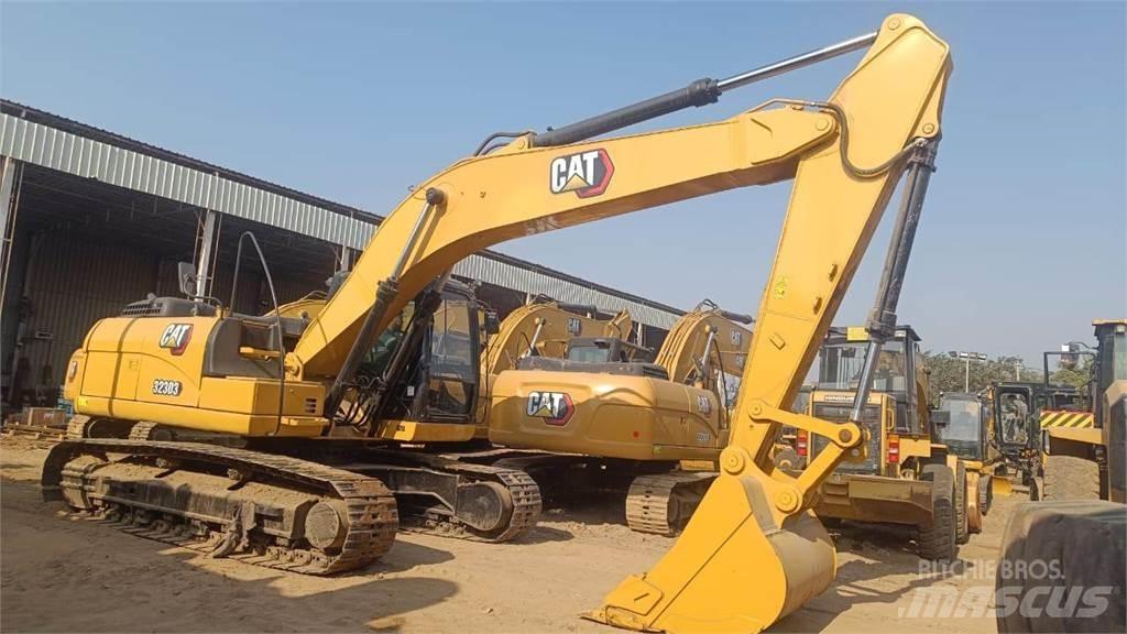 CAT 323D3 Pásová rýpadla