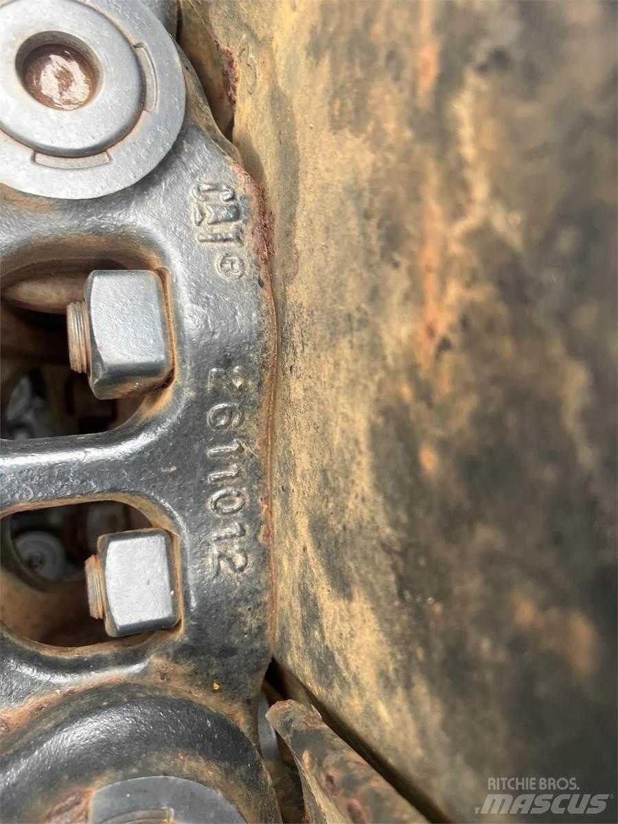 CAT 325 Pásy, řetězy a podvozek