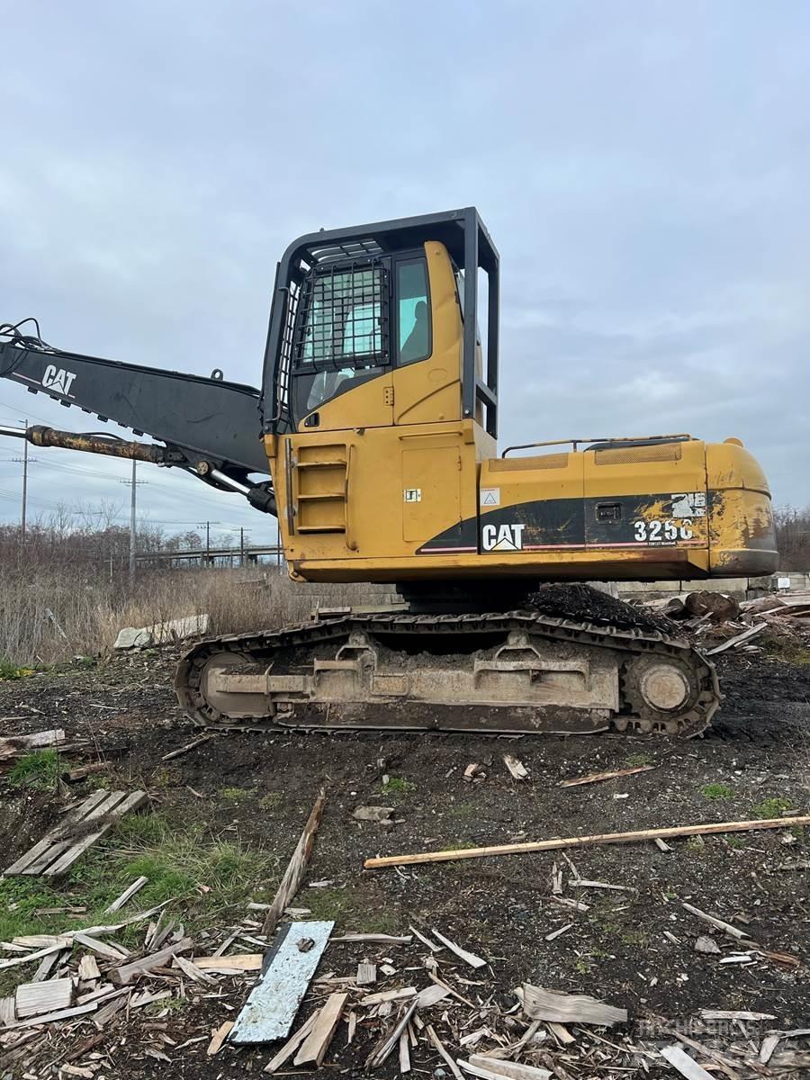 CAT 325C Lesní nakladače