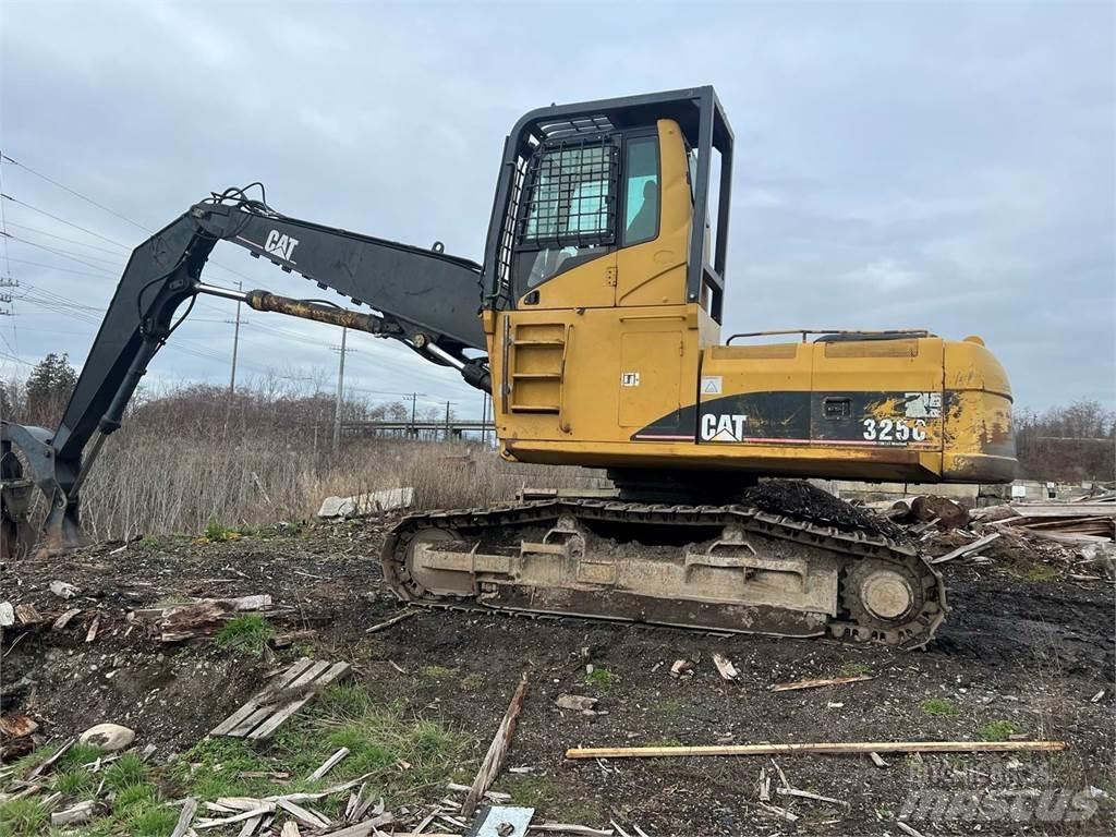 CAT 325C Lesní nakladače
