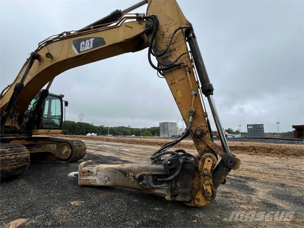 CAT 330DL Pásová rýpadla