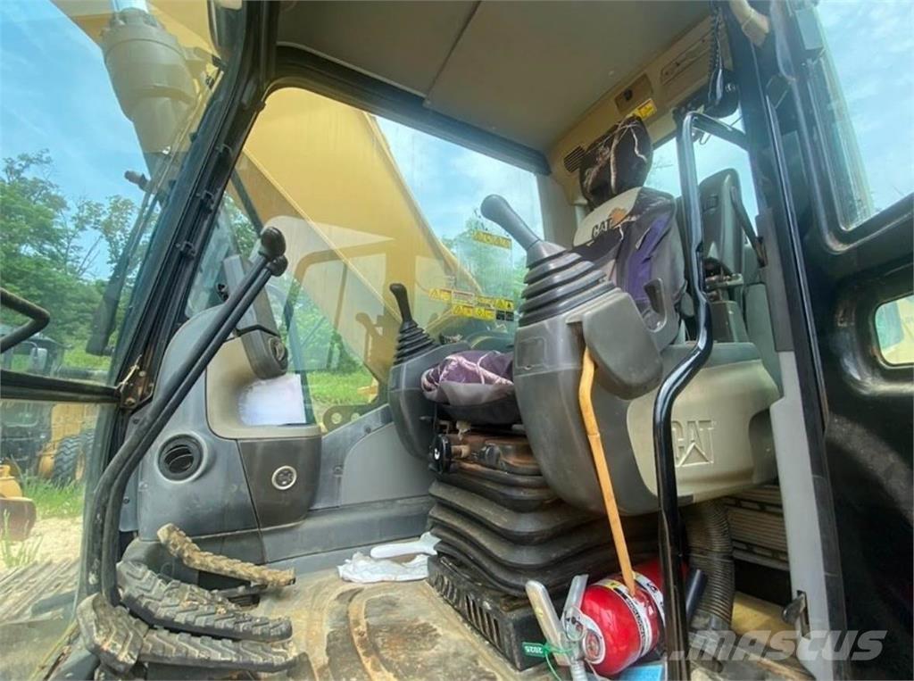 CAT 330DL Pásová rýpadla
