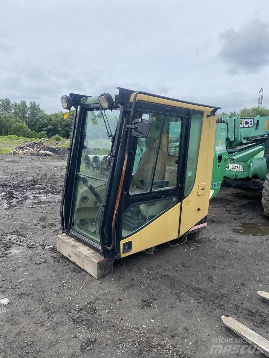 CAT 365 Kabiny a interiér