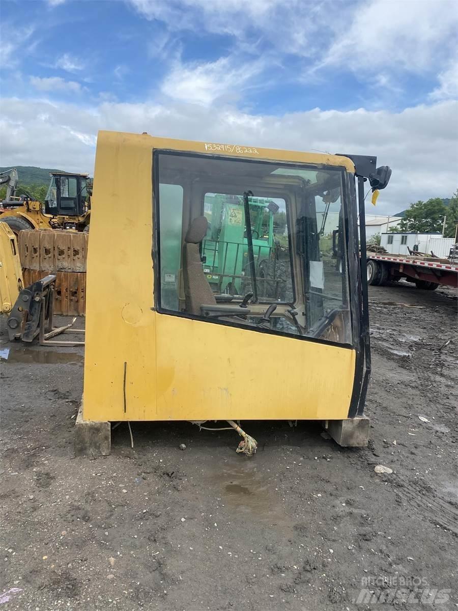 CAT 365 Kabiny a interiér