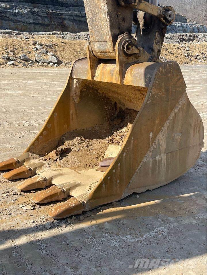 CAT 374DL Pásová rýpadla
