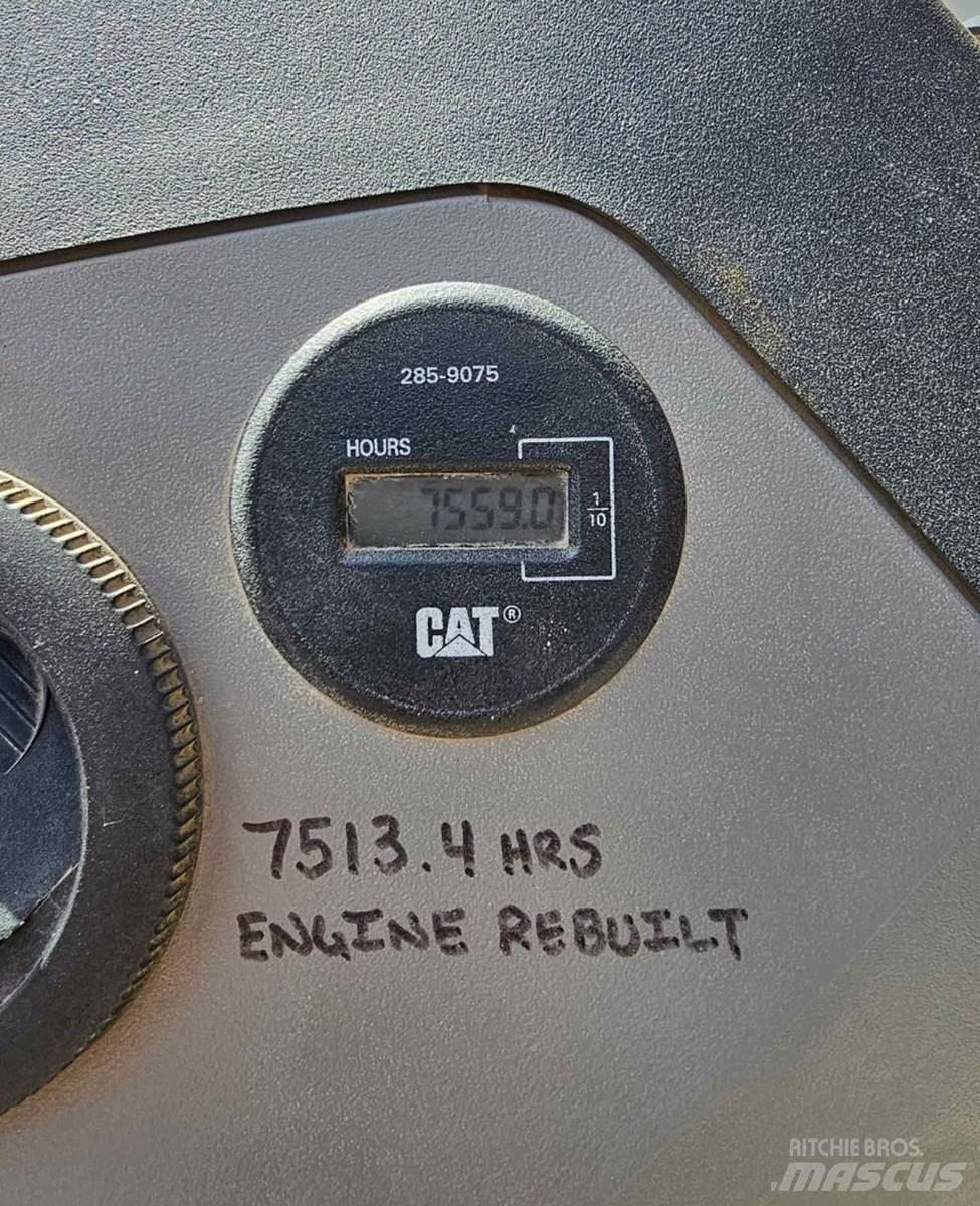 CAT 420E Rýpadlo-nakladače