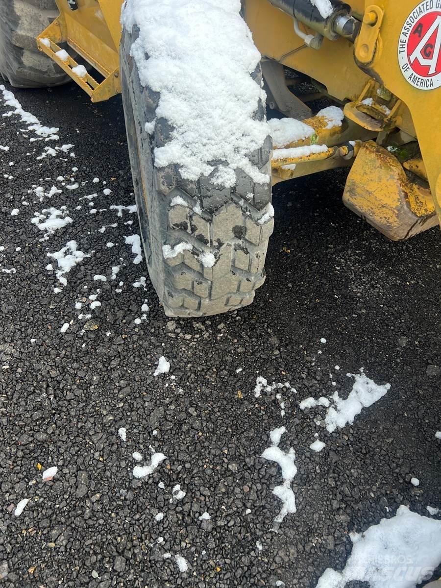 CAT 420E Rýpadlo-nakladače