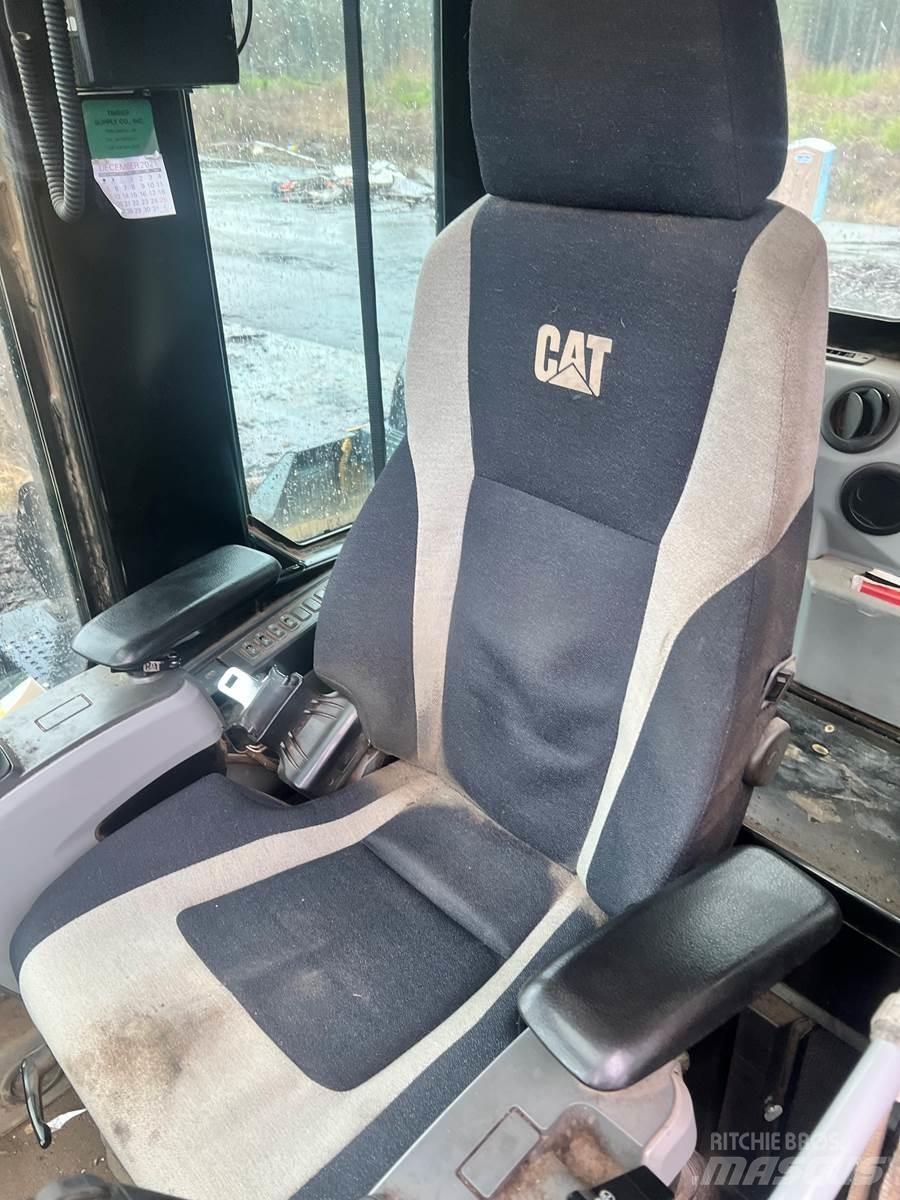 CAT 558LL Lesní nakladače