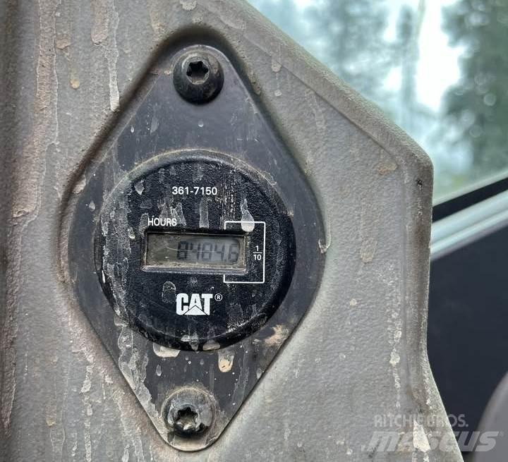 CAT 568 LL Lesní nakladače