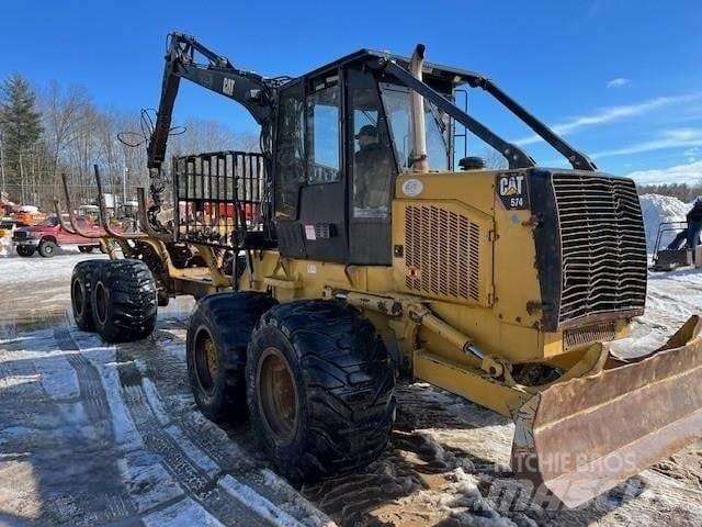 CAT 574 Vyvážecí traktory