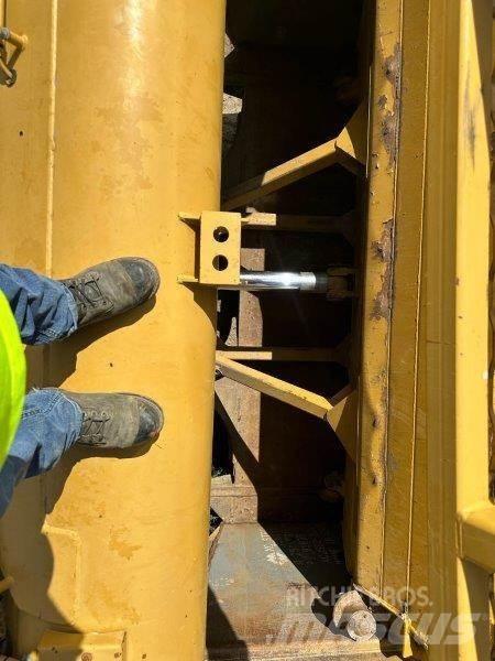 CAT 621G Skrejpry