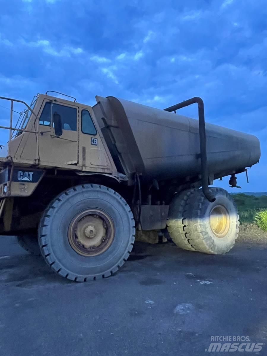 CAT 773B Cisternové vozy
