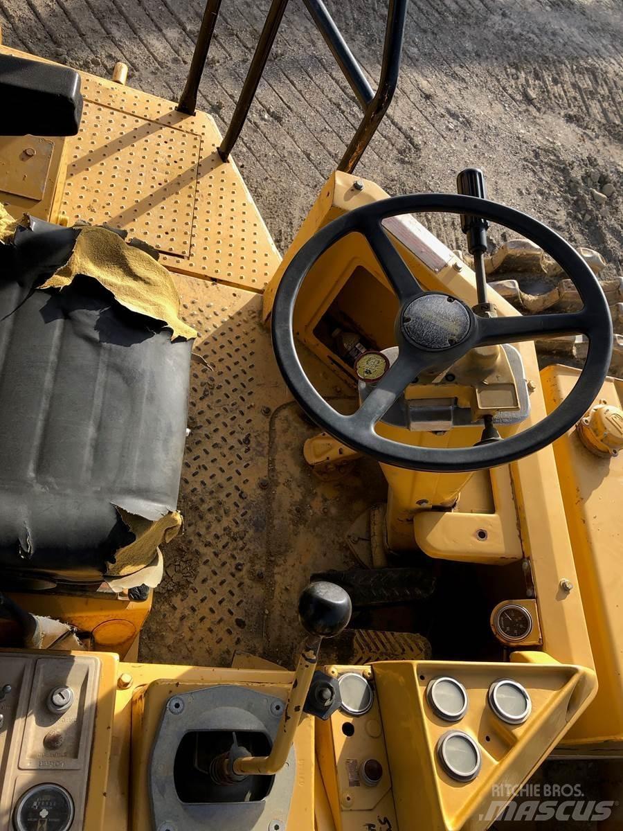 CAT 815B Půdní kompaktory