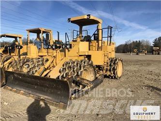 CAT 815B Půdní kompaktory