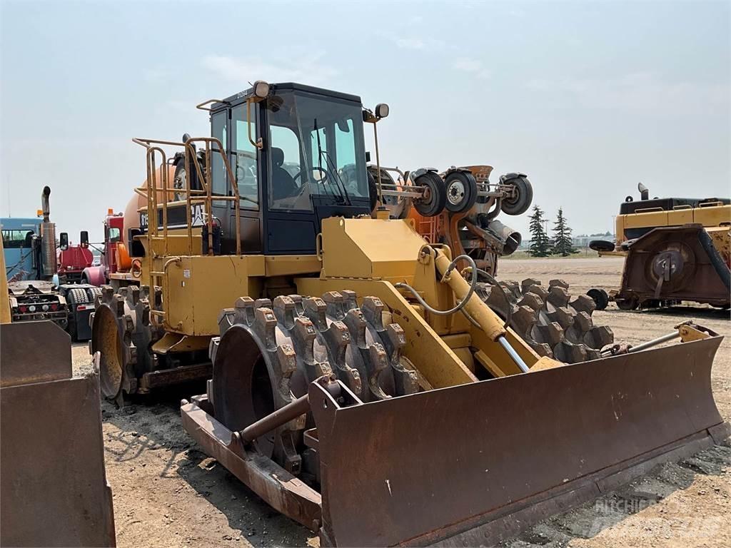 CAT 815F Půdní kompaktory