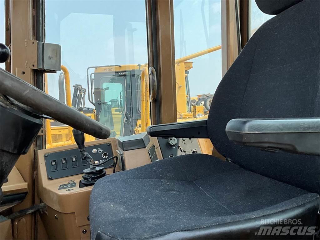 CAT 815F Půdní kompaktory