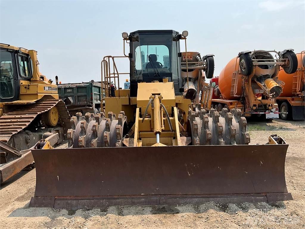 CAT 815F Půdní kompaktory