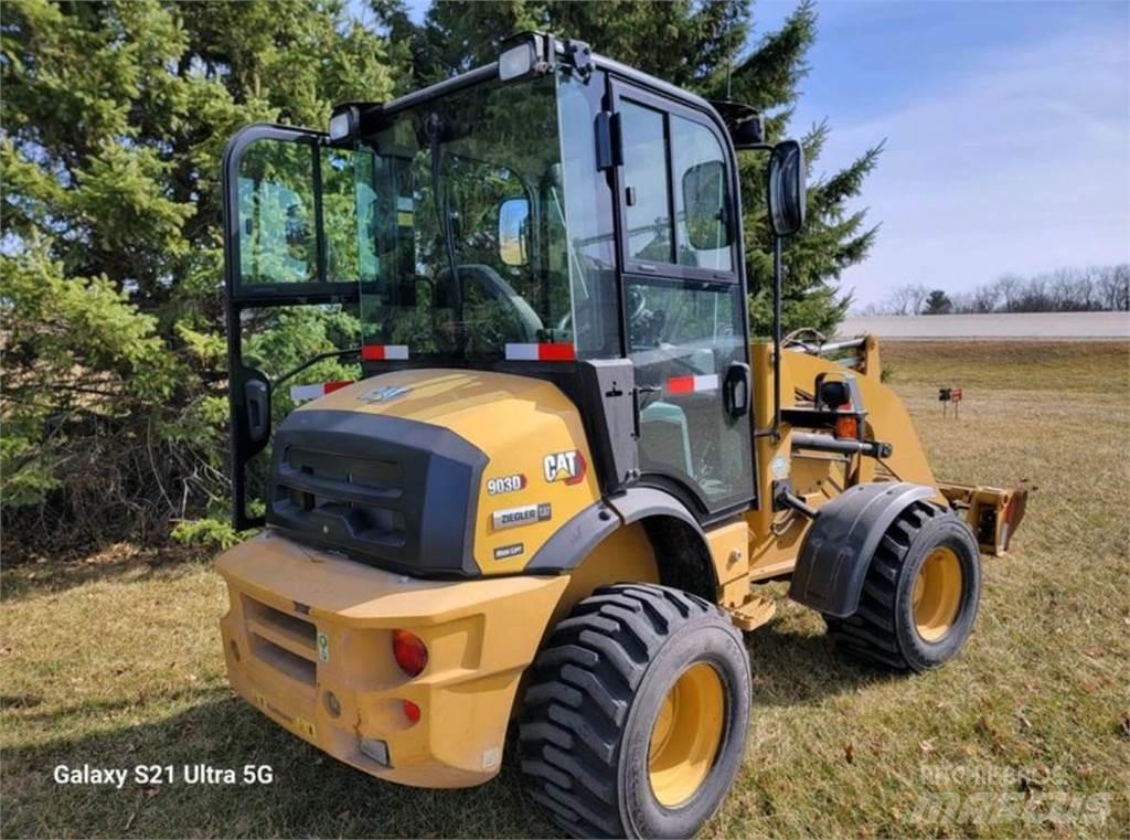CAT 903D Kolové nakladače