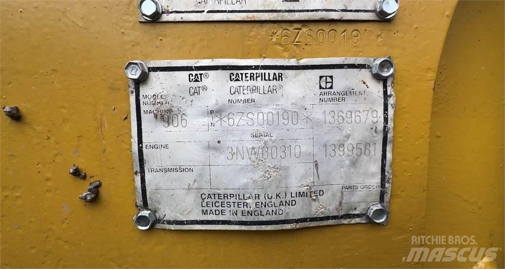 CAT 906 Kolové nakladače