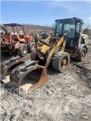 CAT 906H2 Kolové nakladače