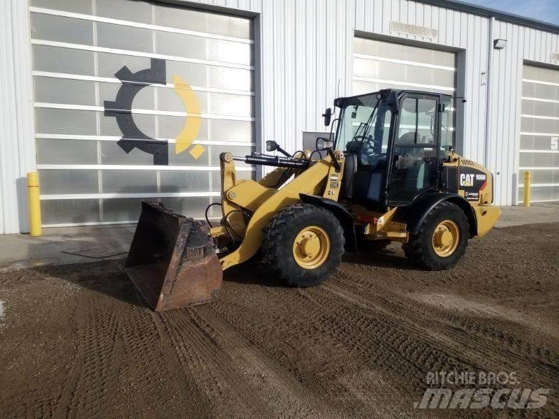 CAT 906M Kolové nakladače