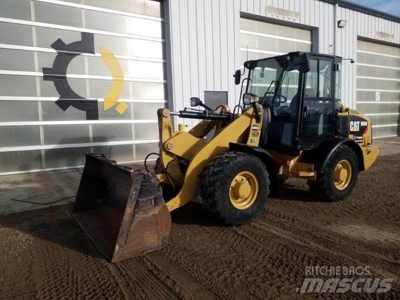 CAT 906M Kolové nakladače