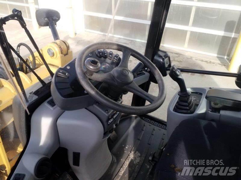 CAT 906M Kolové nakladače