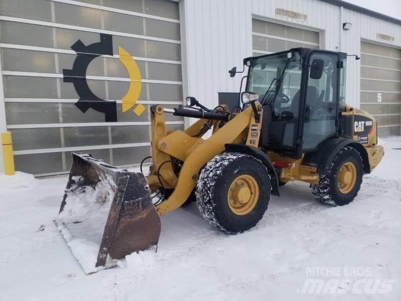 CAT 906M Kolové nakladače