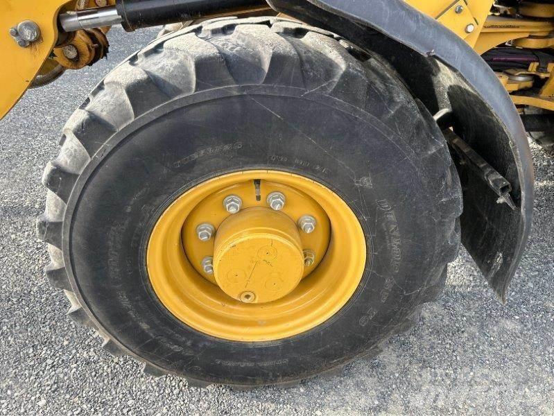 CAT 906M Kolové nakladače