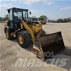 CAT 906M Kolové nakladače