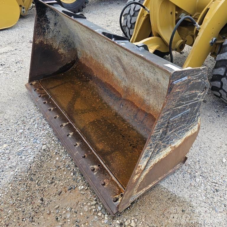 CAT 906M Kolové nakladače