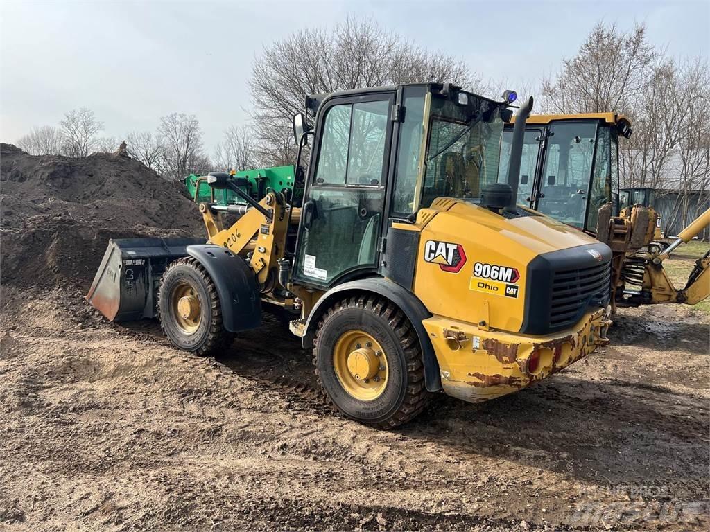 CAT 906M Kolové nakladače