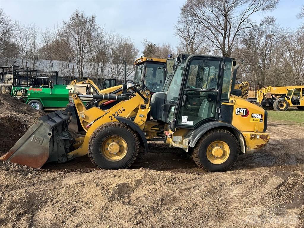 CAT 906M Kolové nakladače