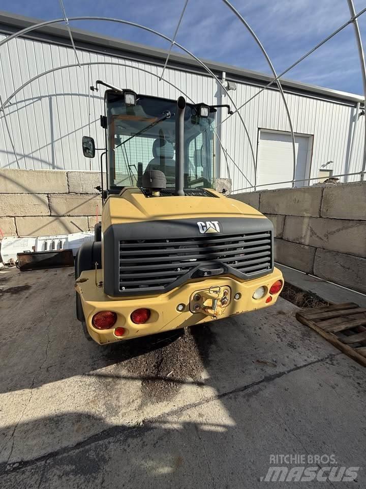 CAT 908M Kolové nakladače