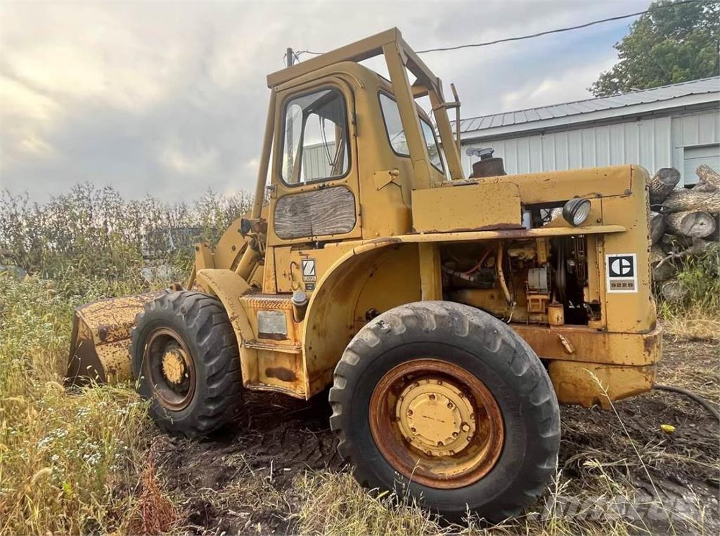 CAT 922B Kolové nakladače