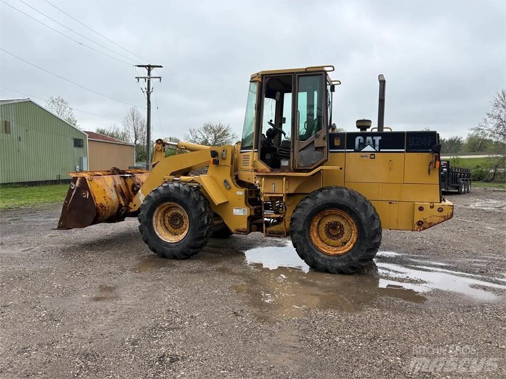 CAT 924F Kolové nakladače