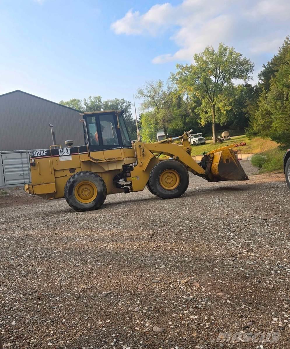 CAT 928F Kolové nakladače