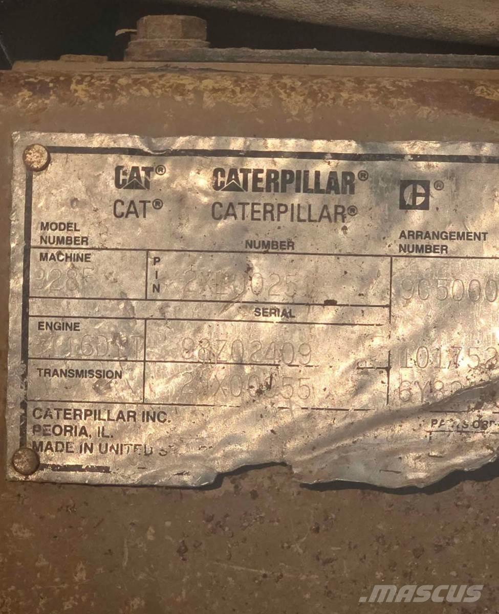 CAT 928F Kolové nakladače