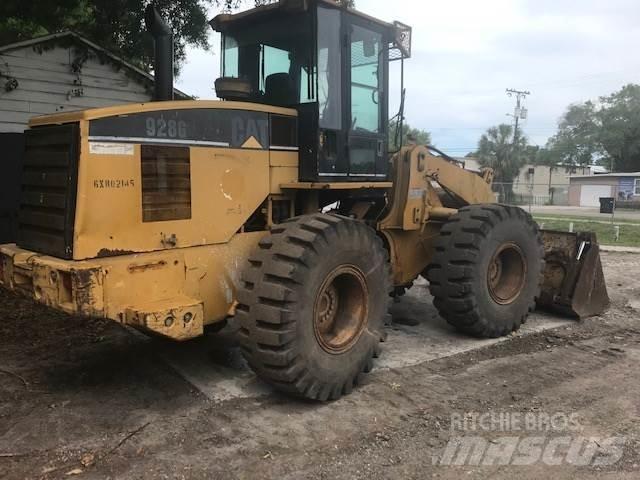 CAT 928G Kolové nakladače