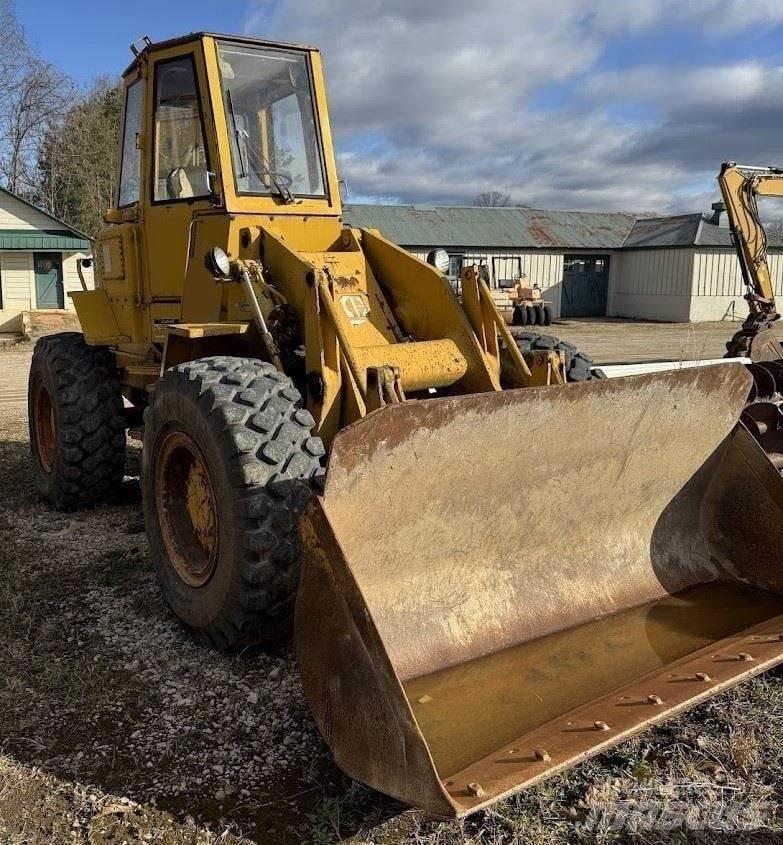 CAT 930 Kolové nakladače