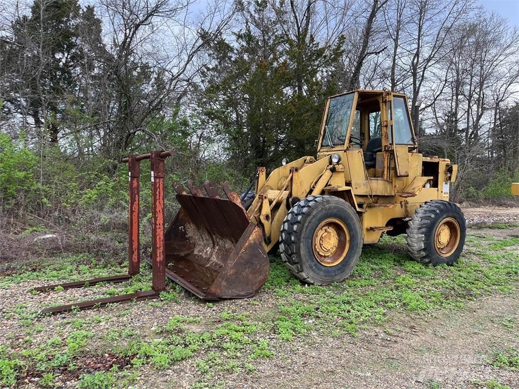 CAT 930 Kolové nakladače