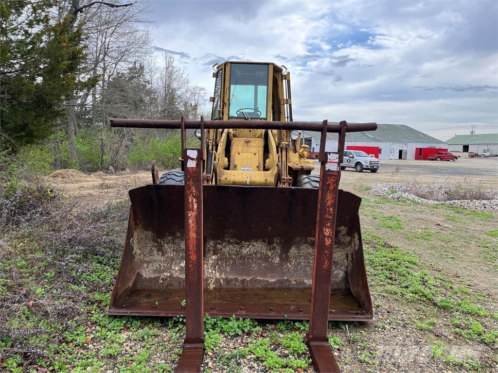 CAT 930 Kolové nakladače