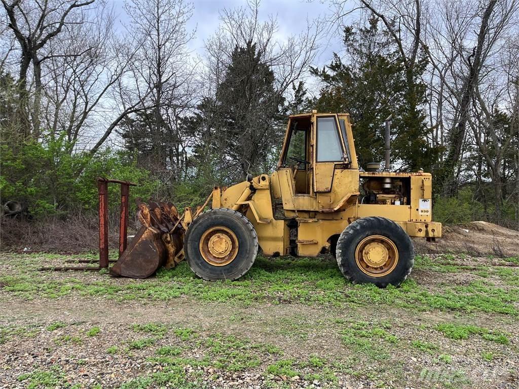 CAT 930 Kolové nakladače