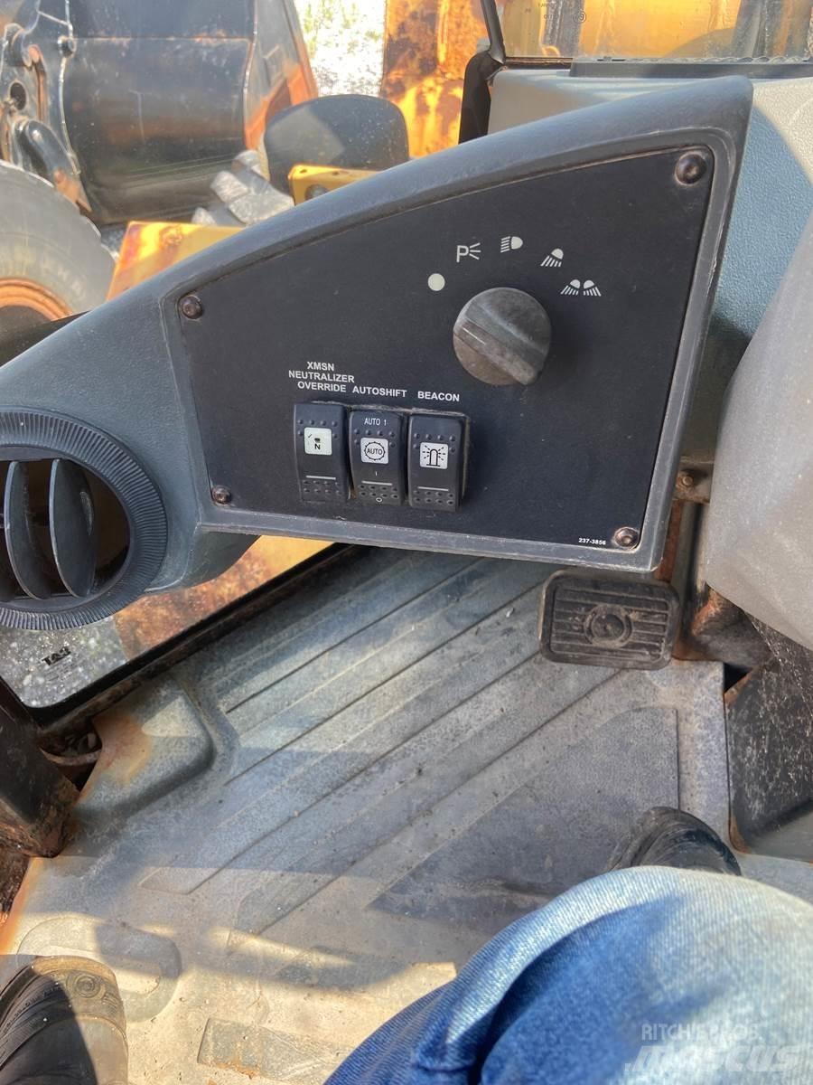 CAT 930G Kolové nakladače