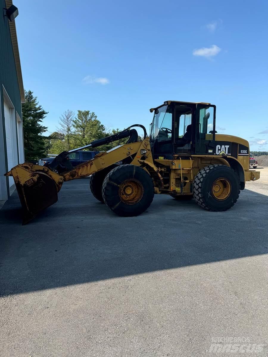 CAT 930G Kolové nakladače