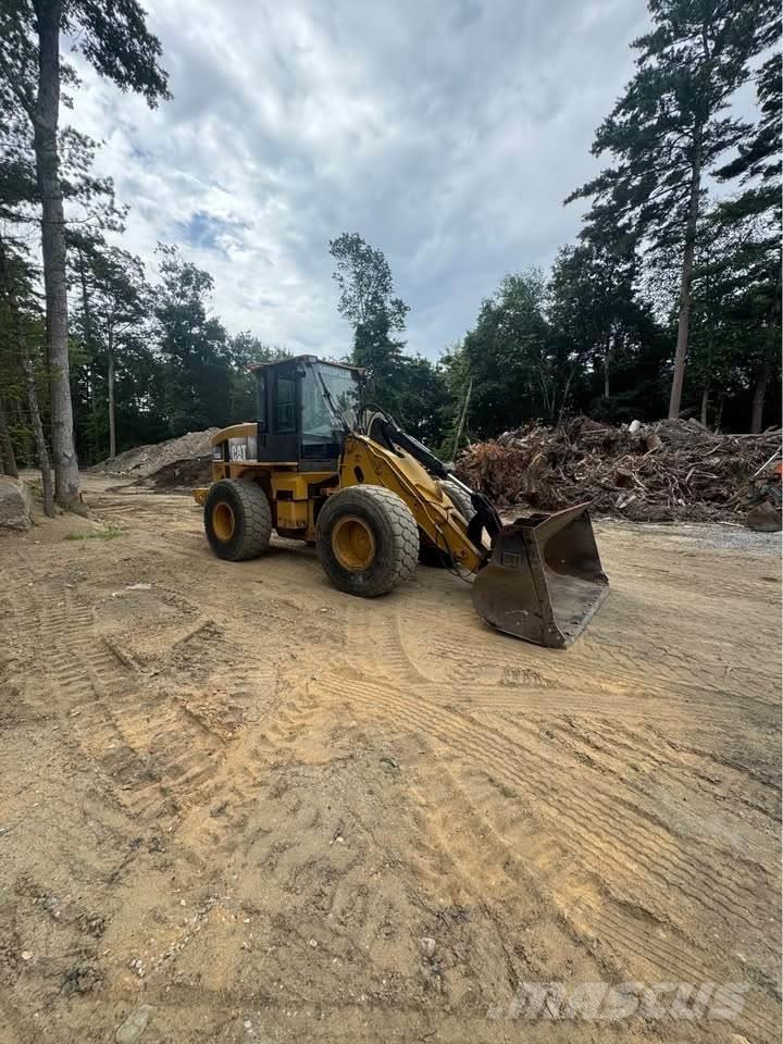 CAT 930G Kolové nakladače