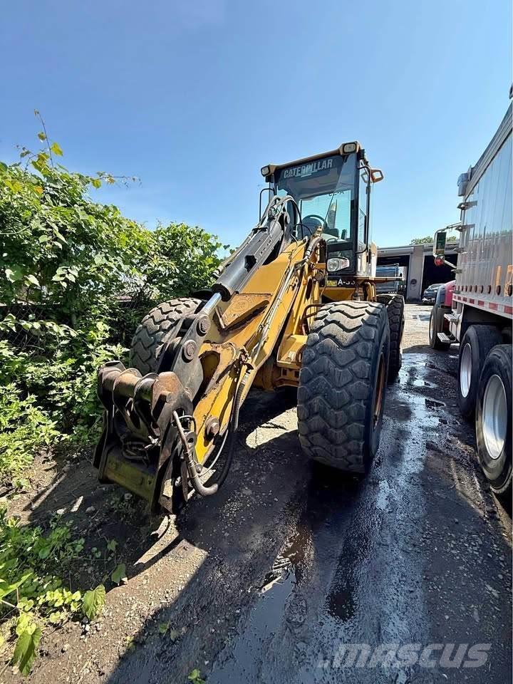 CAT 930G Kolové nakladače