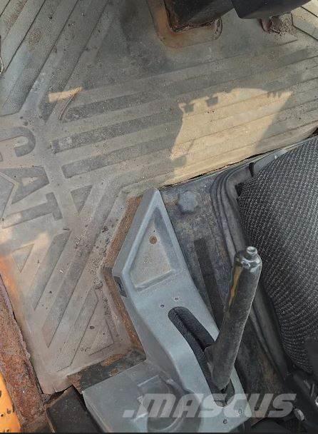 CAT 930G Kolové nakladače