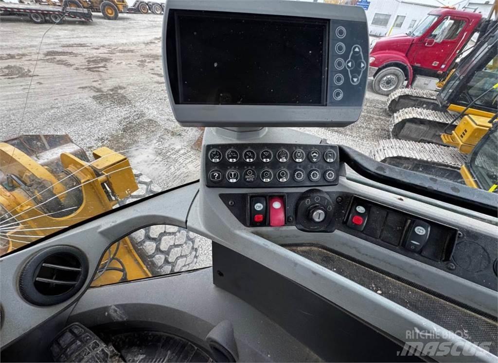 CAT 930K Kolové nakladače