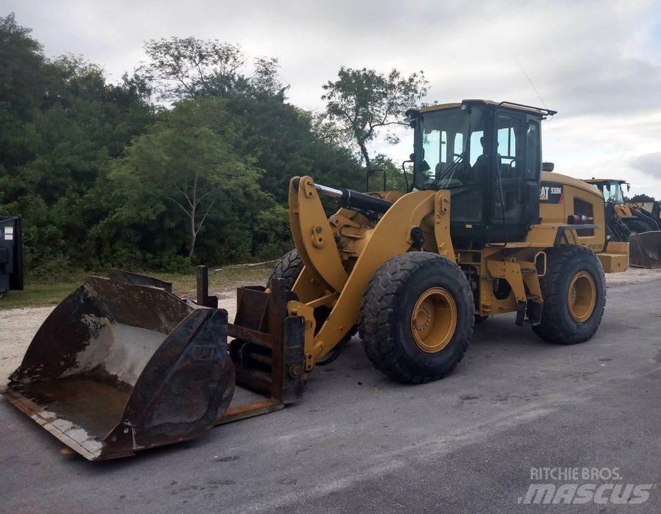 CAT 930M Kolové nakladače
